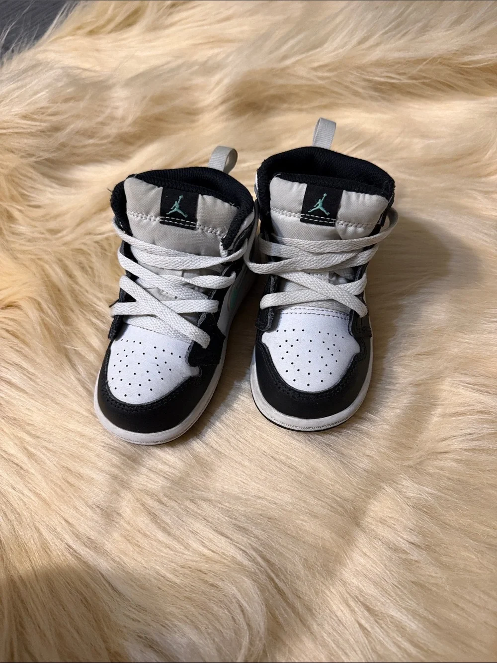 Nike Kids High-Top Sneakers in White, Black and Mint